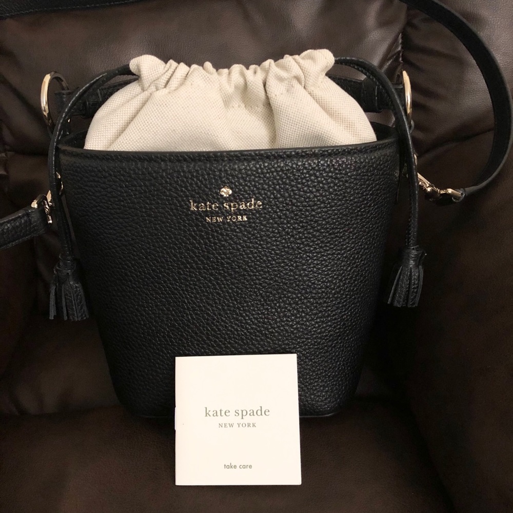 💯 Authentic Kate Spade Hayes Bucket ♠️